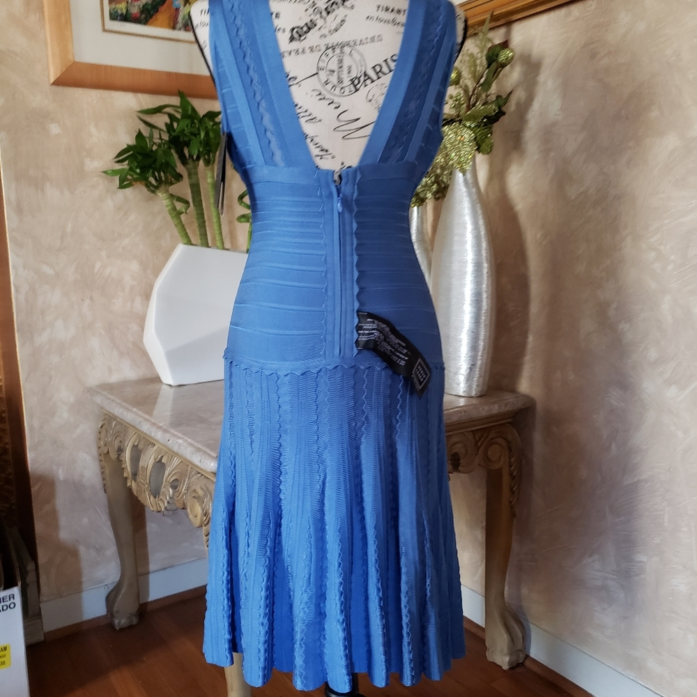 Dresses - Picture 2 of 3